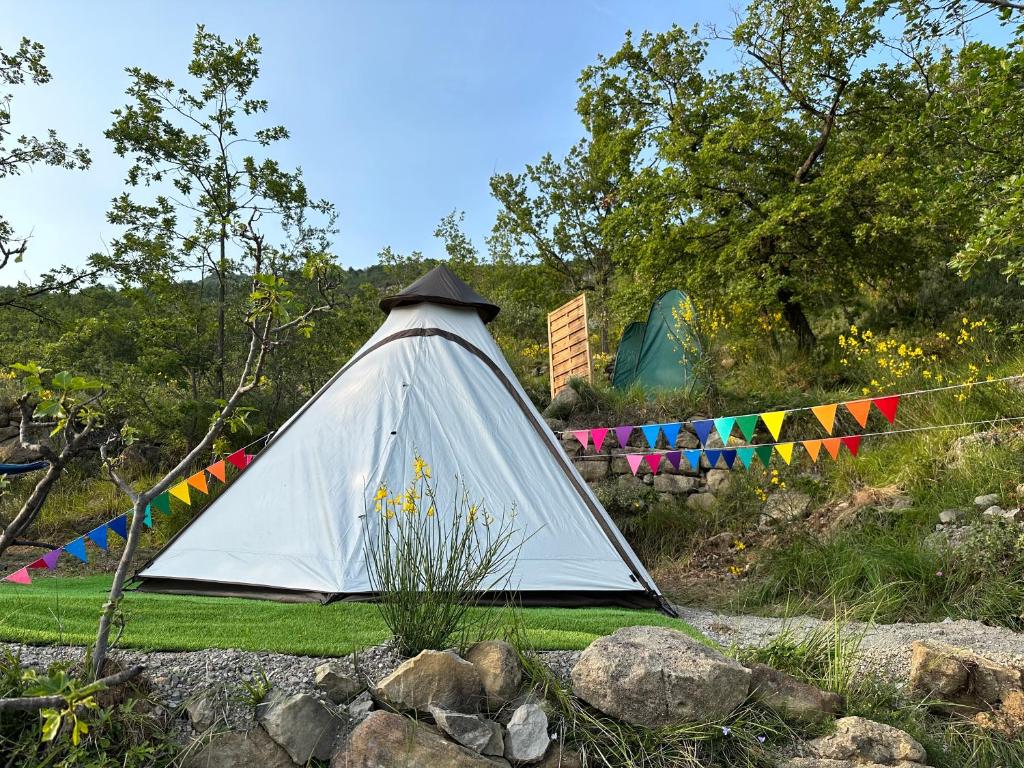 Zahrada ubytování Tipi sous les étoiles option petit déjeuner et dîner