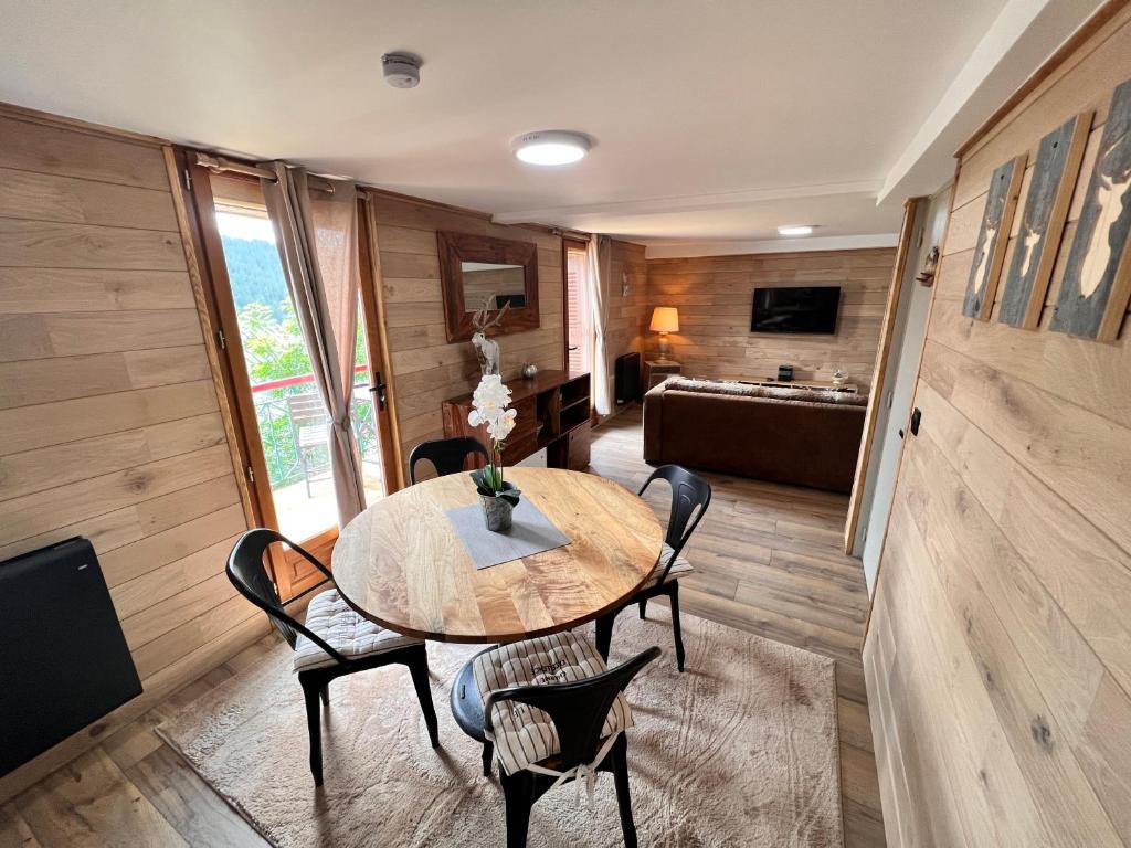 a dining room with a table and chairs and a couch at Chalet Millou Beuil in Beuil
