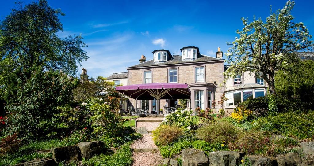 an old house with a garden in front of it at The Parklands Hotel in Perth