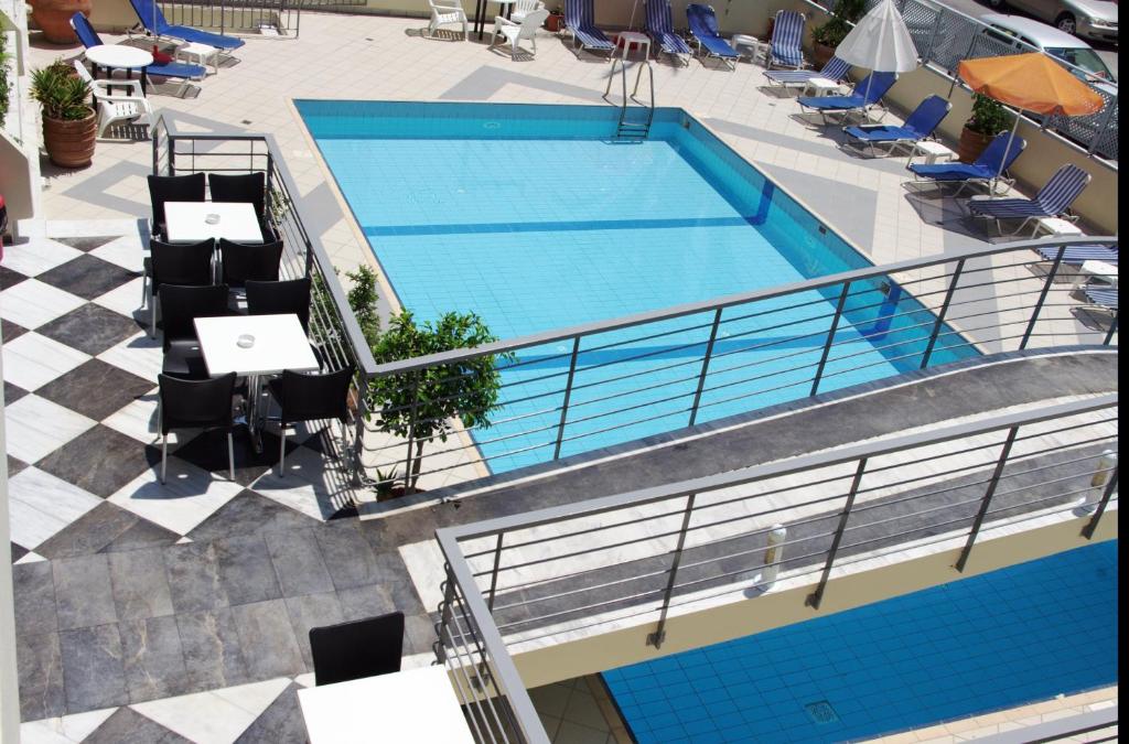 The swimming pool at or close to Kleoniki Mare