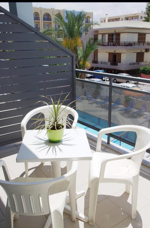A balcony or terrace at Kleoniki Mare