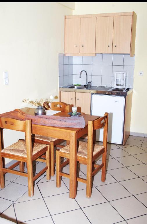 A kitchen or kitchenette at Kleoniki Mare