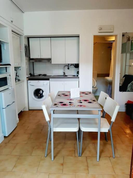 Kuchyň nebo kuchyňský kout v ubytování CASA LOLITA