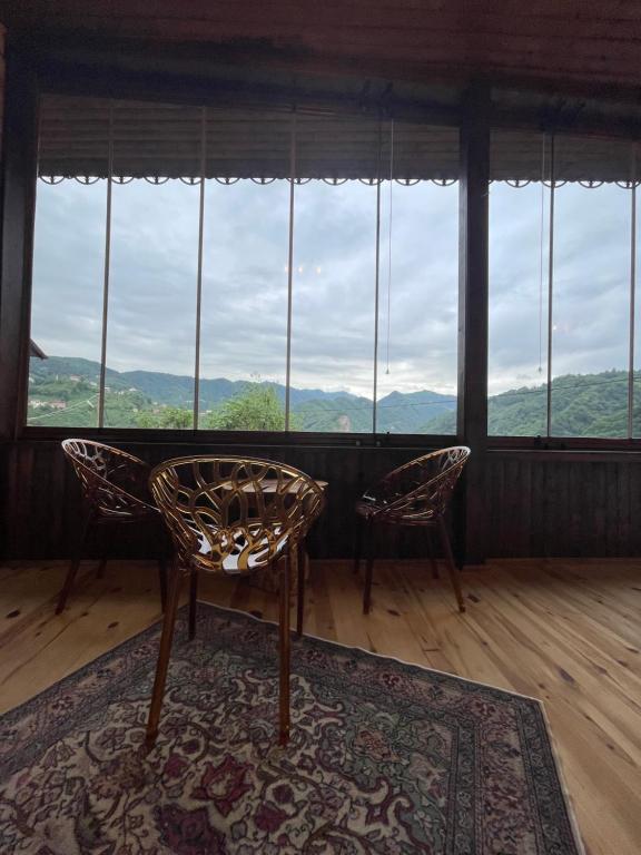 B&Bから撮影された、または一般的な山の景色