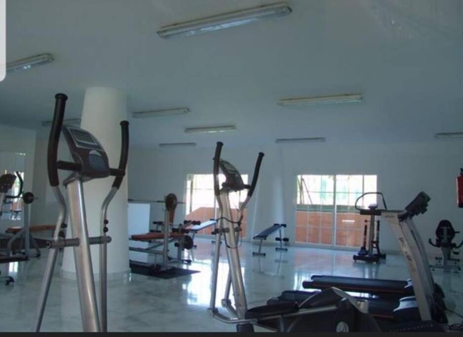 Fitness centrum a/nebo fitness zařízení v ubytování Apartamento entre Estepona y Marbella