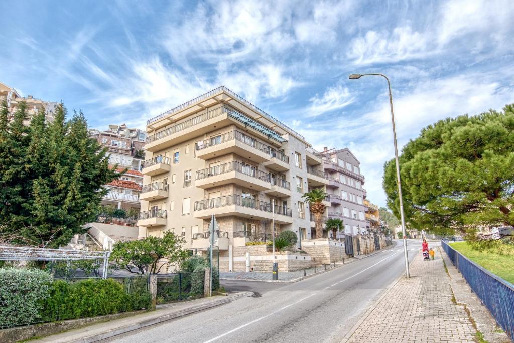 AP Royal Oak 2 Bedroom Apartment in Budva, Budva (updated prices 2024)