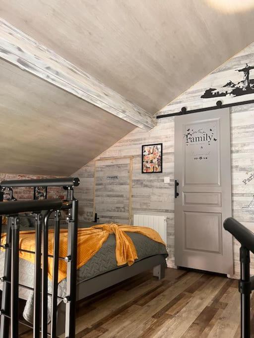 Postel nebo postele na pokoji v ubytování Top Loft Perles 4 des Châteaux