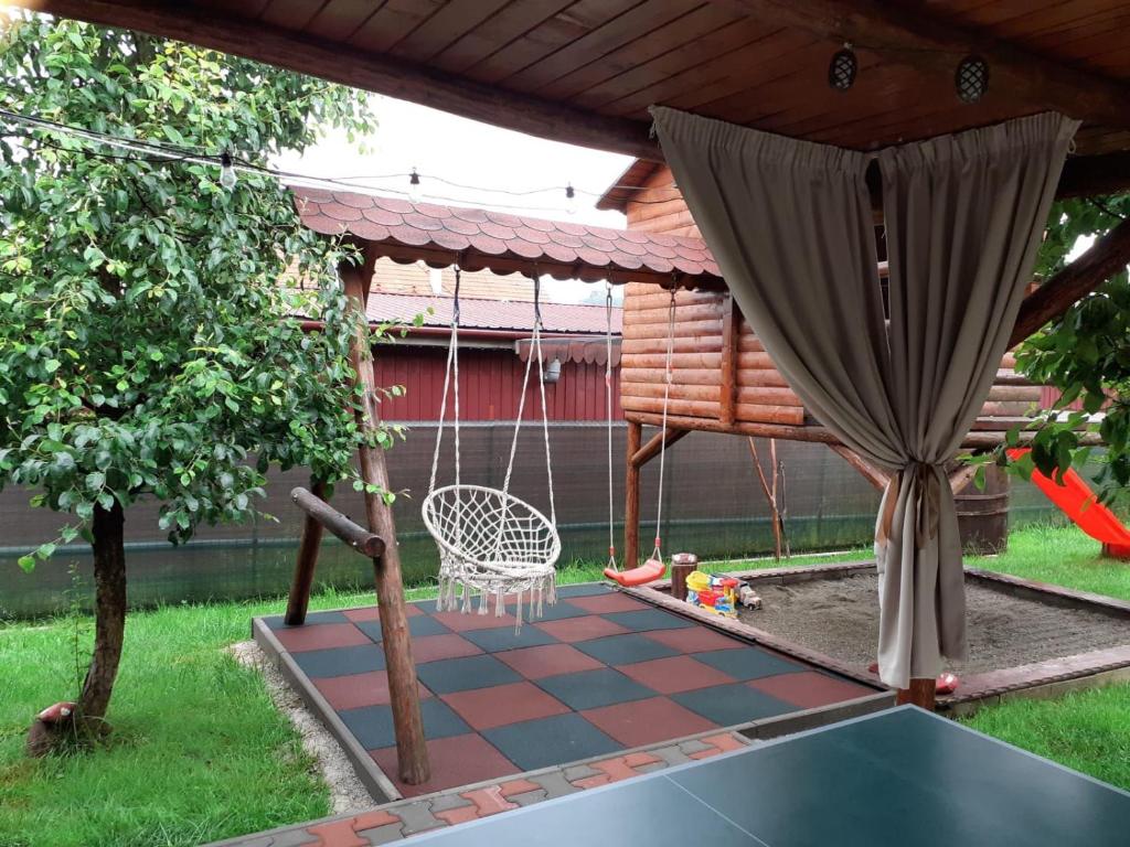 Zahrada ubytování Casa Hărșan
