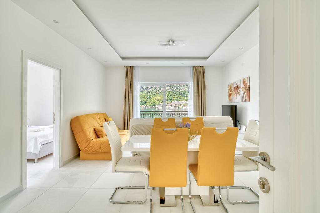 Posezení v ubytování The Golden Luxury Apartments