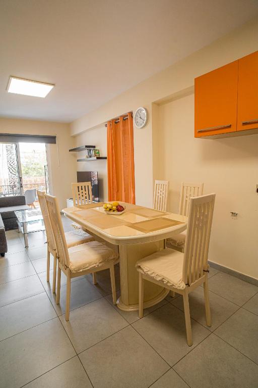 Kuchyň nebo kuchyňský kout v ubytování Mezzarina apartment ayia napa
