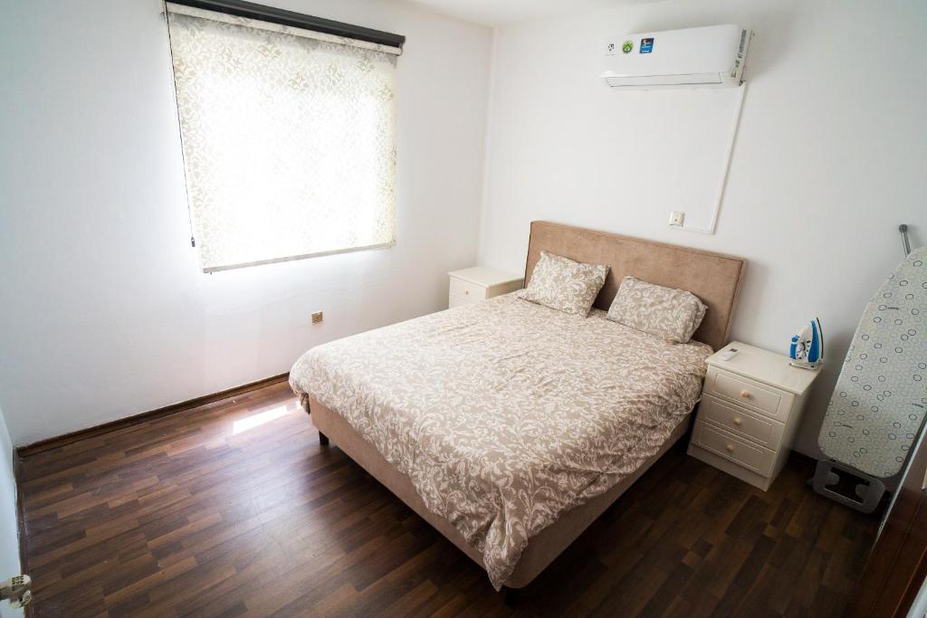 Postel nebo postele na pokoji v ubytování Mezzarina apartment ayia napa