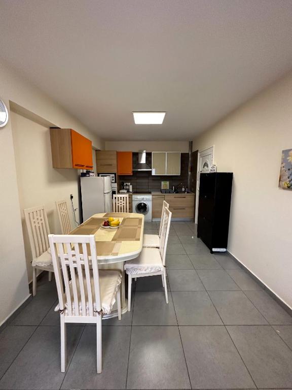 Kuchyň nebo kuchyňský kout v ubytování Mezzarina apartment ayia napa