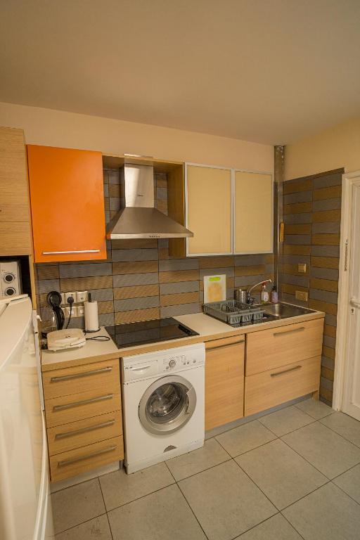 Kuchyň nebo kuchyňský kout v ubytování Mezzarina apartment ayia napa
