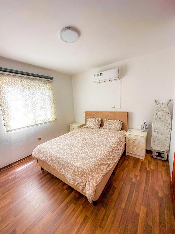 Postel nebo postele na pokoji v ubytování Mezzarina apartment ayia napa
