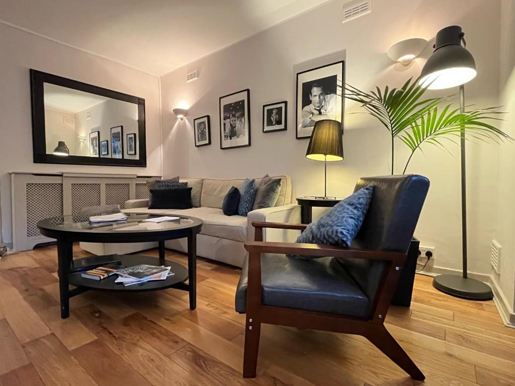 Et opholdsområde på The Bromptons, Luxury South Kensington Apartment
