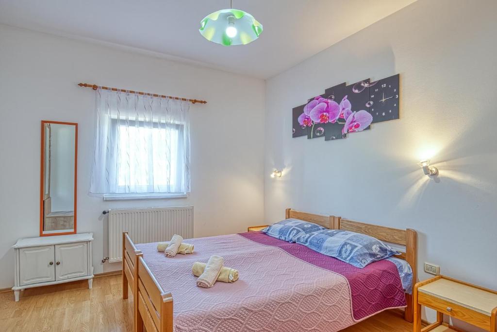 Postel nebo postele na pokoji v ubytování Apartments Danka with Shared Pool