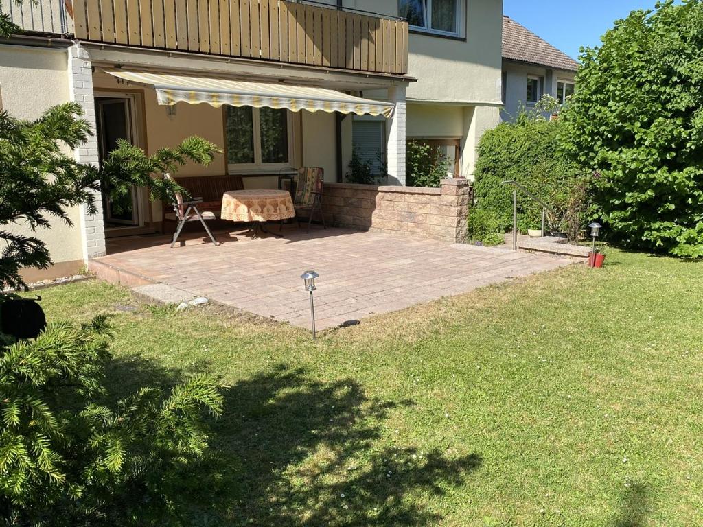 Ein Garten an der Unterkunft Eichendorff Garten Apartment, zentrumsnah, in direkter Nähe zur Universität