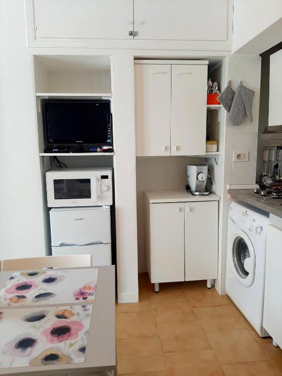 Kuchyň nebo kuchyňský kout v ubytování CASA LOLITA