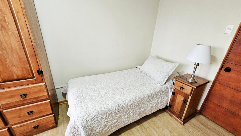Postel nebo postele na pokoji v ubytování Hostal Aires del Sur Centro de Rancagua