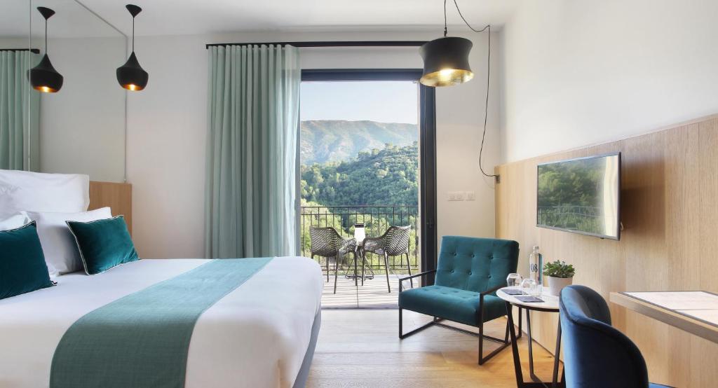 Hôtel Sainte Victoire - Superior Room With Balcony