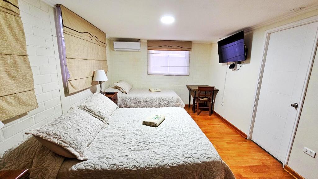 Postel nebo postele na pokoji v ubytování Hostal Aires del Sur Centro de Rancagua