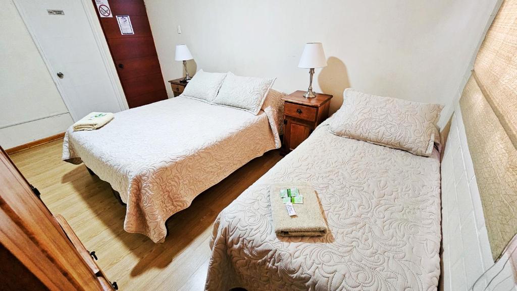 Postel nebo postele na pokoji v ubytování Hostal Aires del Sur Centro de Rancagua
