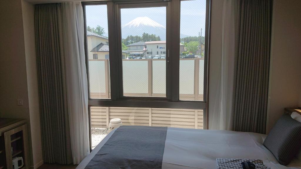 Postel nebo postele na pokoji v ubytování West Inn Fuji-Yoshida