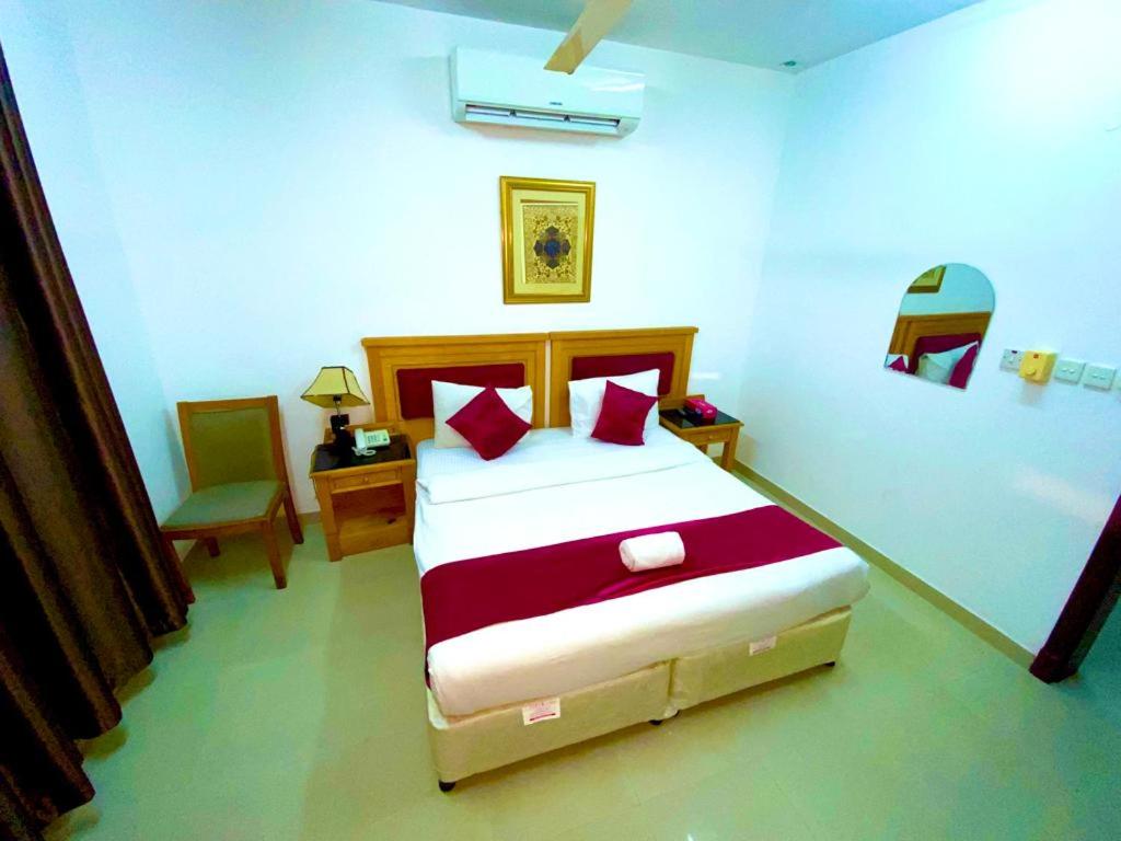 Postel nebo postele na pokoji v ubytování Savoy Inn Hotel Apartments