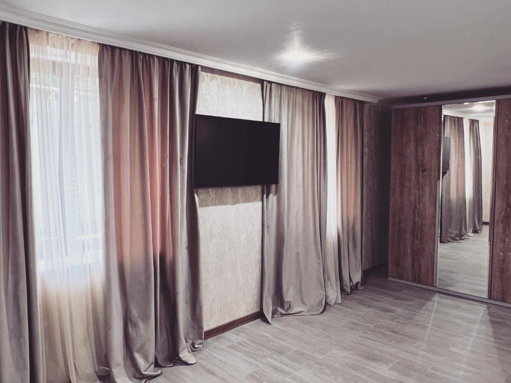 TV a/nebo společenská místnost v ubytování Gardenia