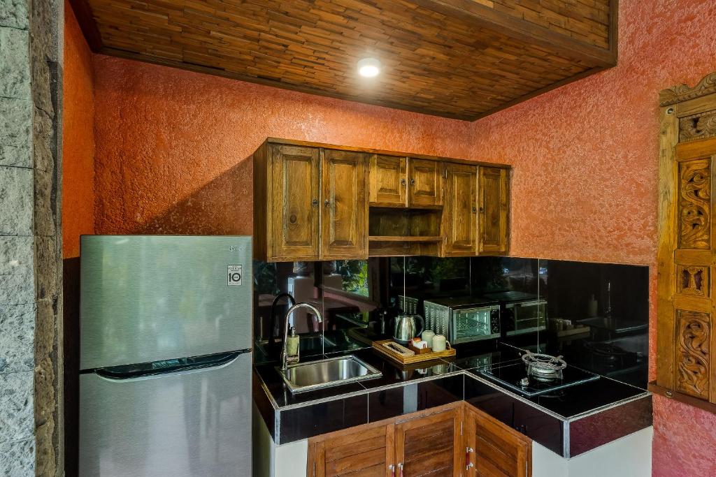 Cucina o angolo cottura di Teja Lokha Ubud Villa
