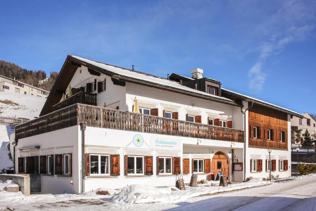 Nespecifikovaný výhled na hory nebo výhled na hory při pohledu z hotelu