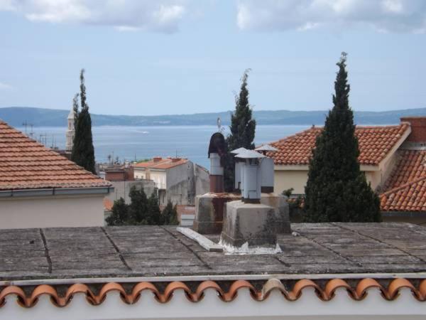 a view of a roof of a building with houses at Split City View Juliet in Split