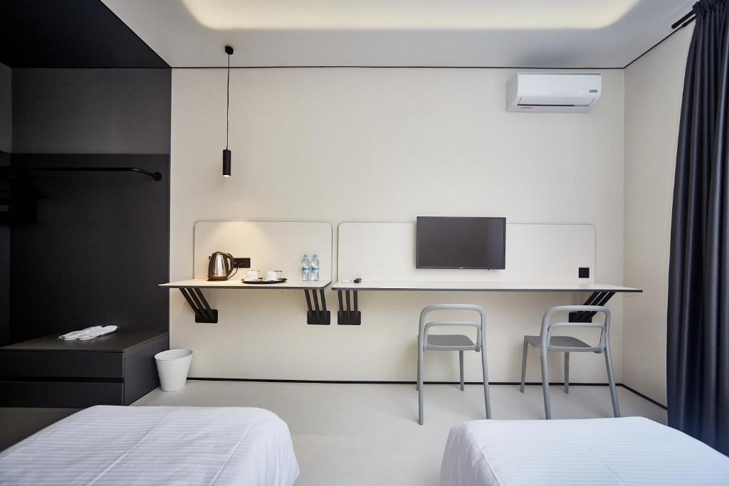 TV a/nebo společenská místnost v ubytování Ultramarinn Hotel