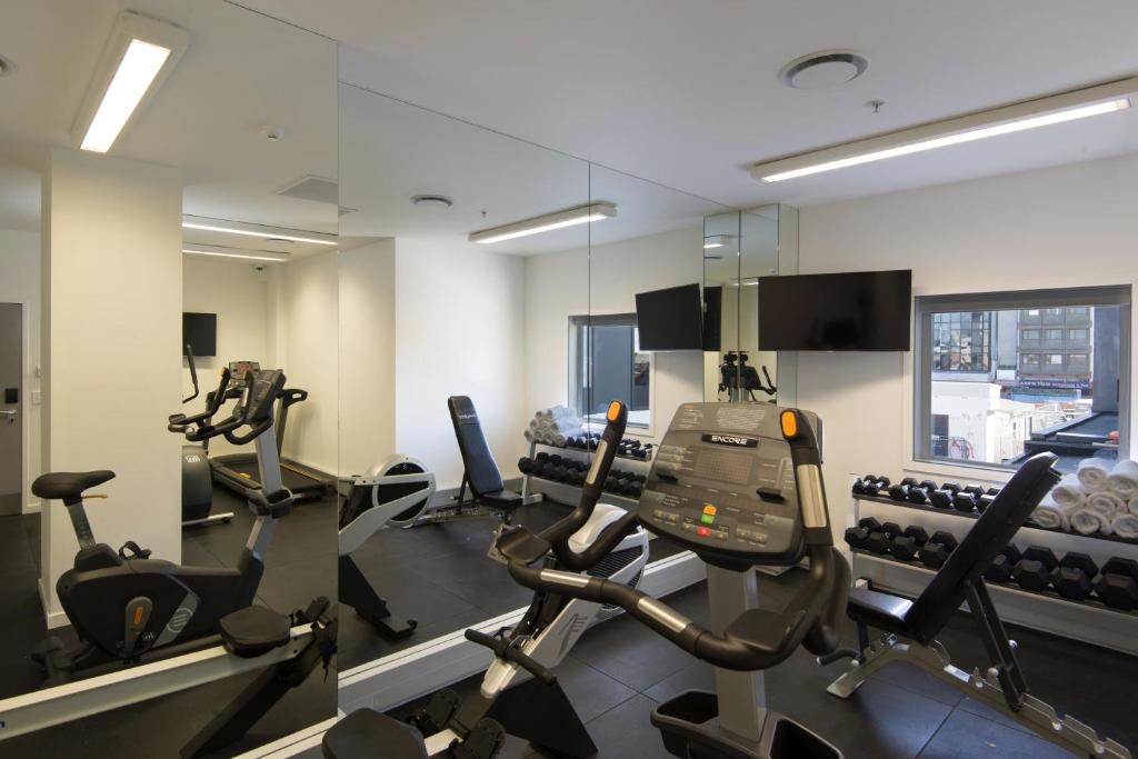 Fitness centrum a/nebo fitness zařízení v ubytování BreakFree on Cashel, an Accor Hotel