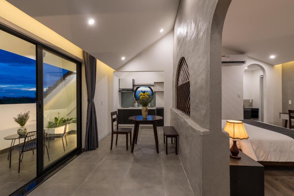 Charm Champion Villa Hoian - 5