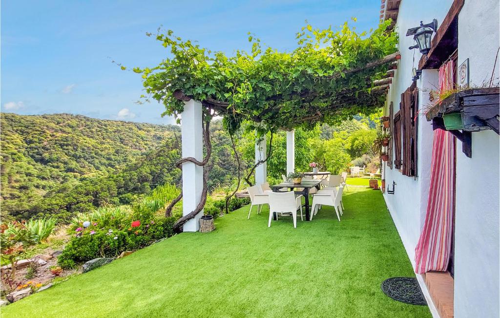 A garden outside La Casa de la Era