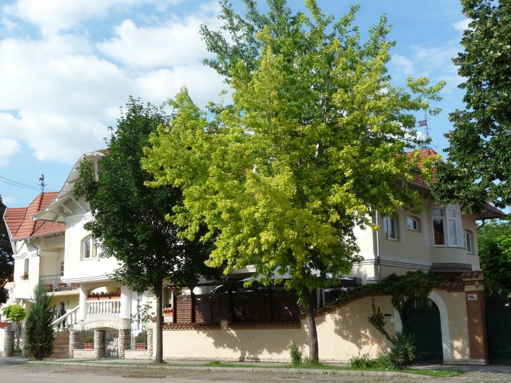 Budova, kde se aparthotel nachází