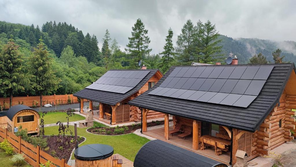 two houses with solar panels on the roofs at Bratnia Bystre in Bystre