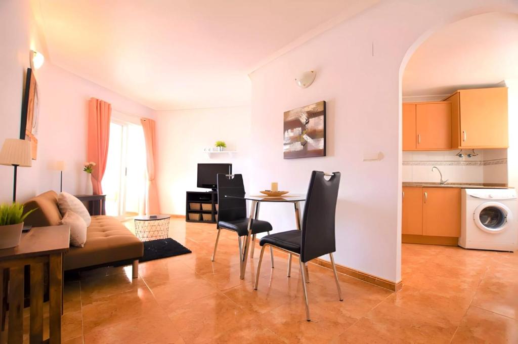 Kuchyň nebo kuchyňský kout v ubytování Top floor Torrevieja center apartment