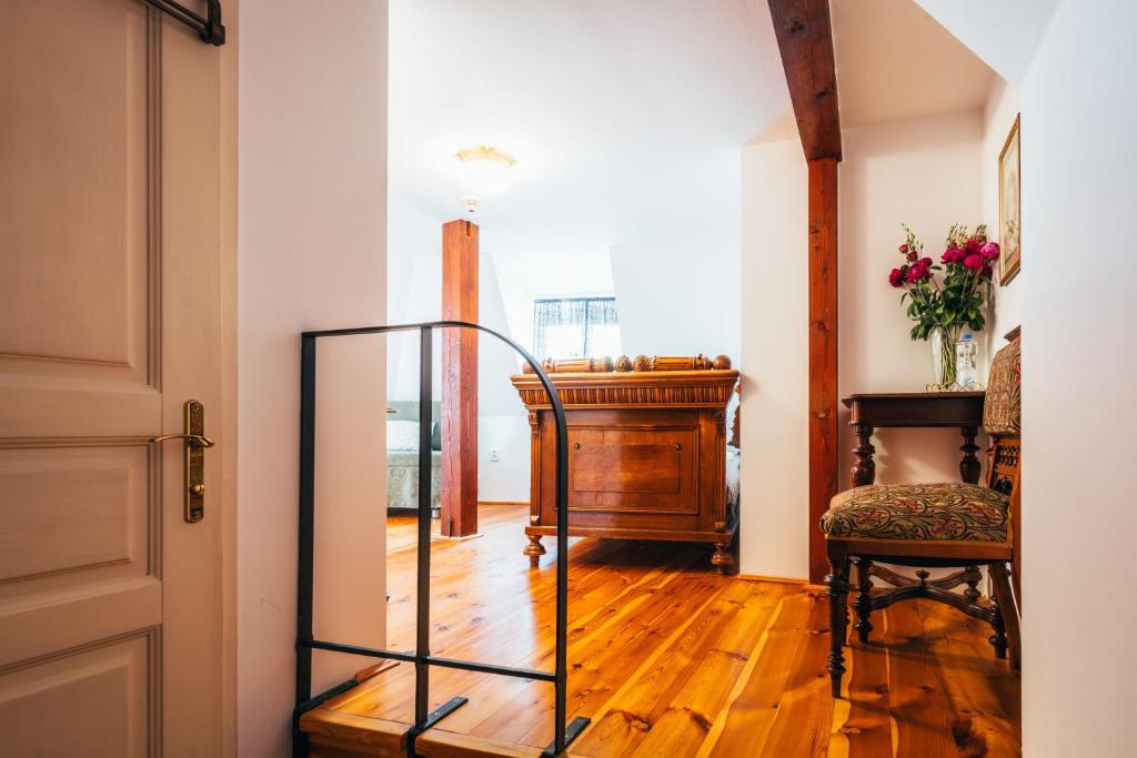 a room with a door and a chair and a table at Sv. Hubertus in Český Krumlov