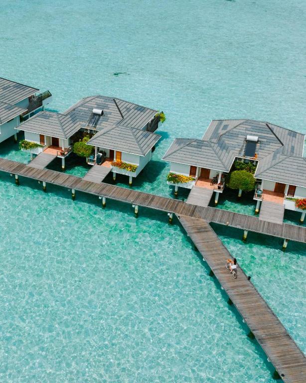 Bazén v ubytování Villa Park Sun Island Resort - Complimentary One Way Domestic Transportation for stays of 7 nights and more 01 April to 30 September 2025 nebo v jeho okolí