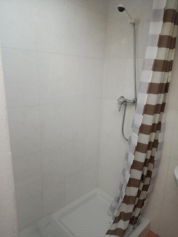 A bathroom at Pensión ** Abacá Gijón