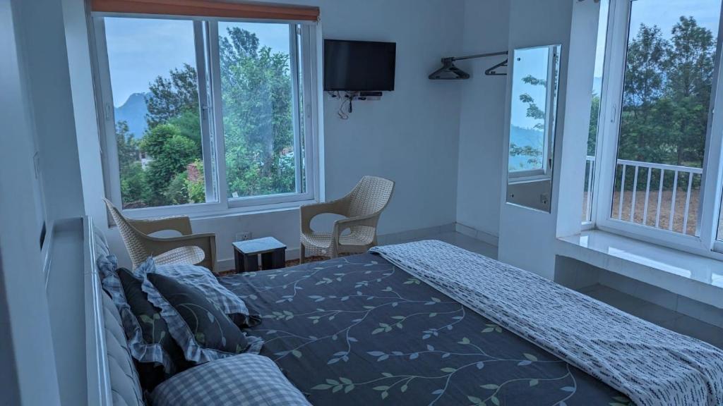 Postel nebo postele na pokoji v ubytování Mayur Home Stay, Morni Hills