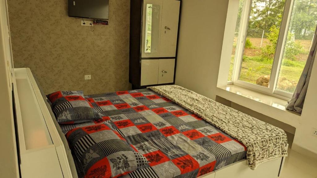Postel nebo postele na pokoji v ubytování Mayur Home Stay, Morni Hills