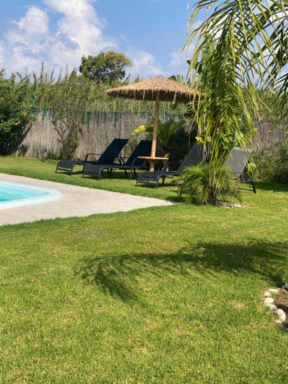 Bazén v ubytování M&B Luxury House nebo v jeho okolí
