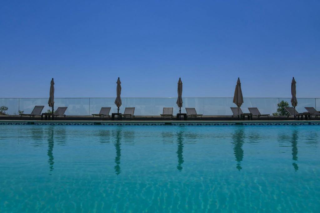 Bazén v ubytování HOTEL TOPAZ 4* CAP AURORA nebo v jeho okolí