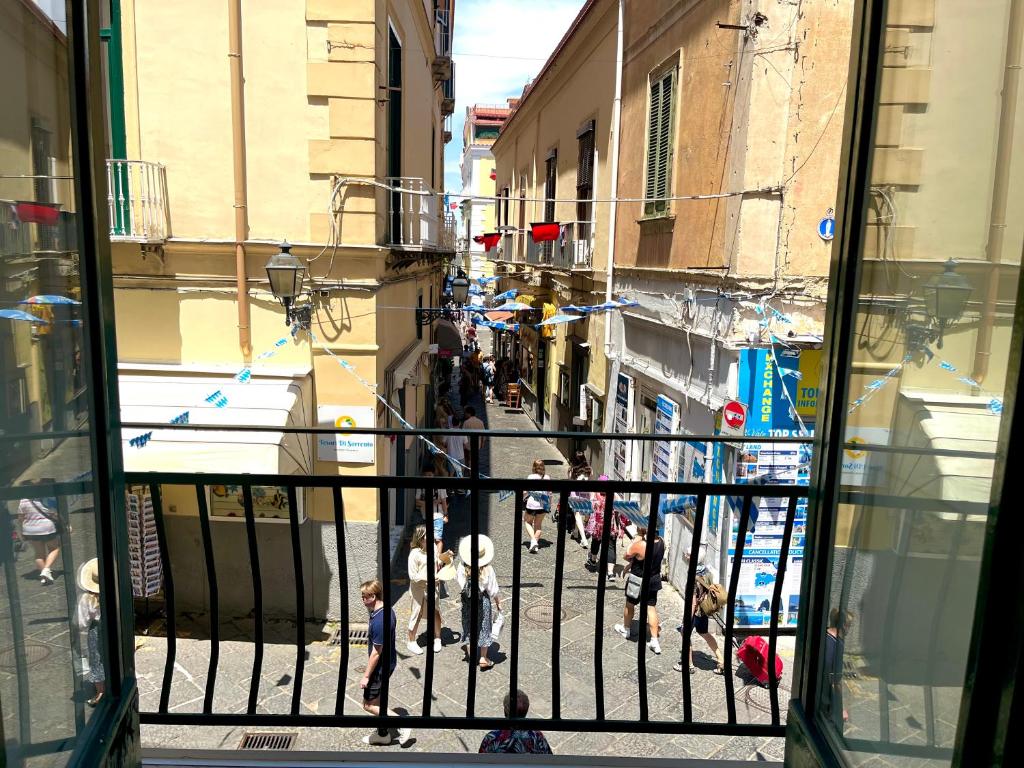 Un balcon sau o terasă la Casa Loren in the heart of Sorrento