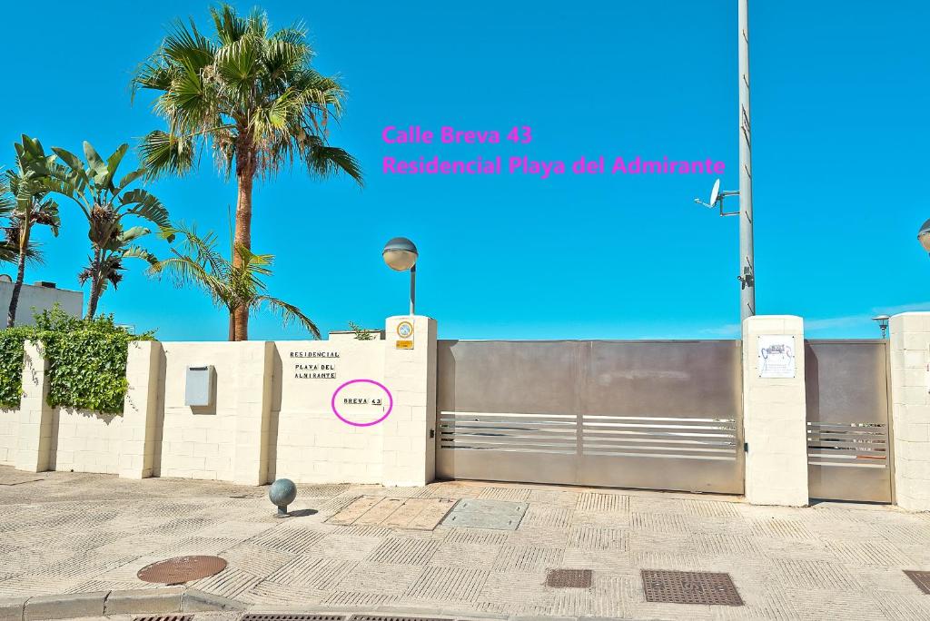 Fotografia z galérie ubytovania On Beach Deluxe Apartment with Pools and own Garden v destinácii El Puerto de Santa María