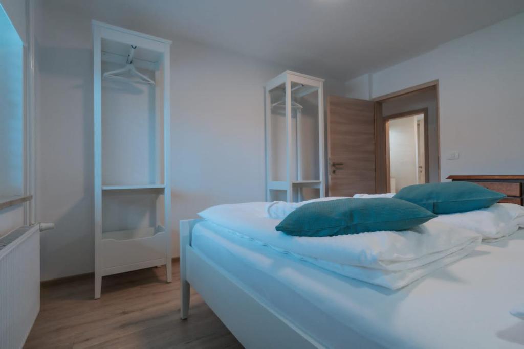 Postel nebo postele na pokoji v ubytování APARTMA LAMBERGER