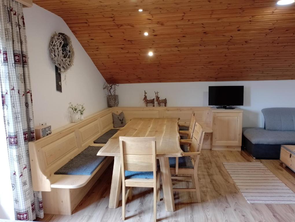 Televízia a/alebo spoločenská miestnosť v ubytovaní Stockachhof